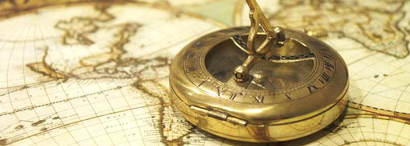 Kompass auf Weltkarte